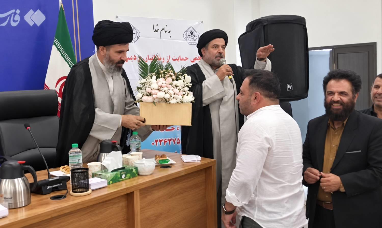 دسته‌گلی که برای آزادی مادری ۶۵۰ میلیون تومان قیمت خورد