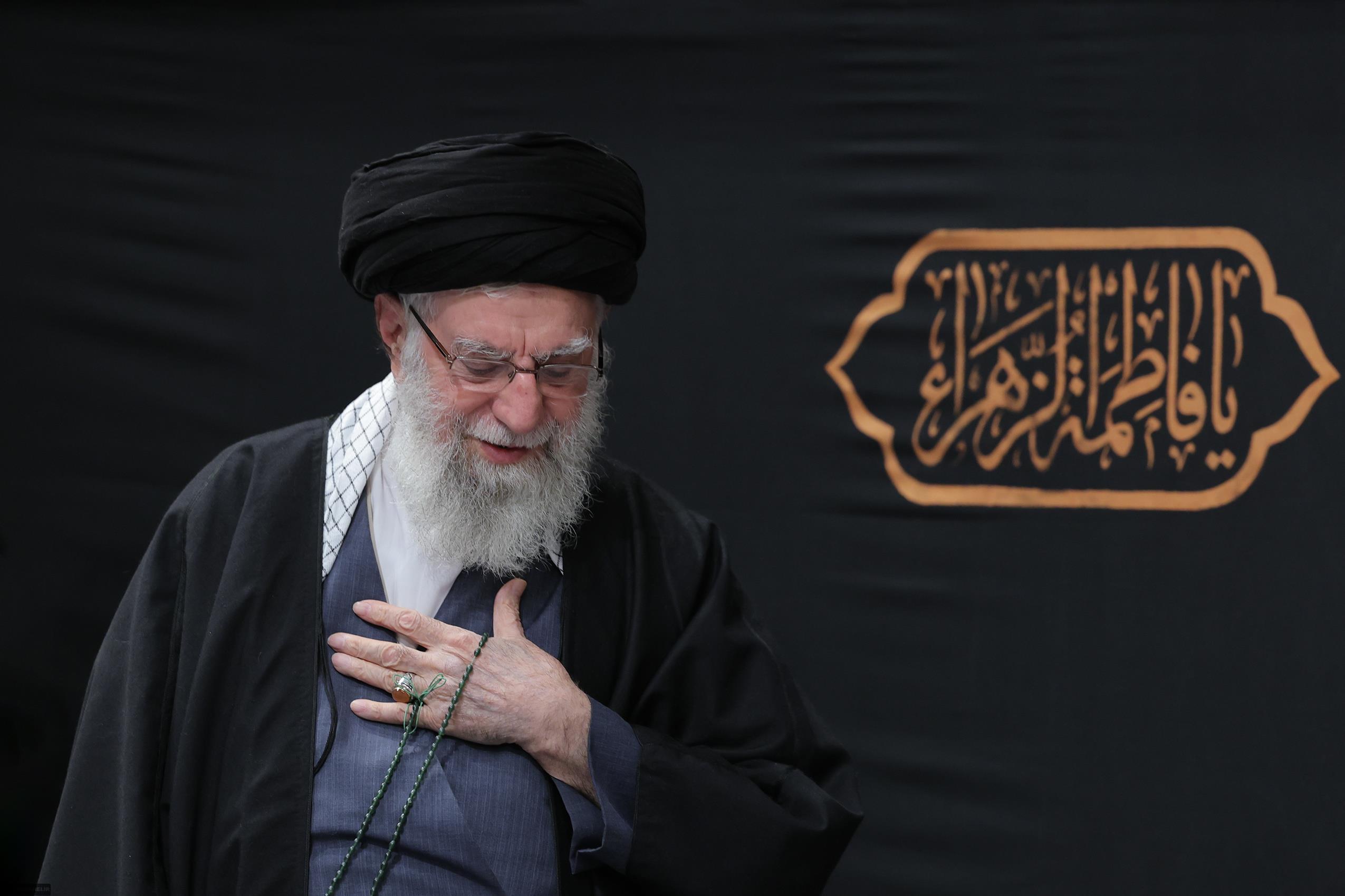آزادی ۵ زندانی به نیابت از امام شهید